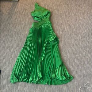 Elegant Green One-Shoulder Pleated Gown